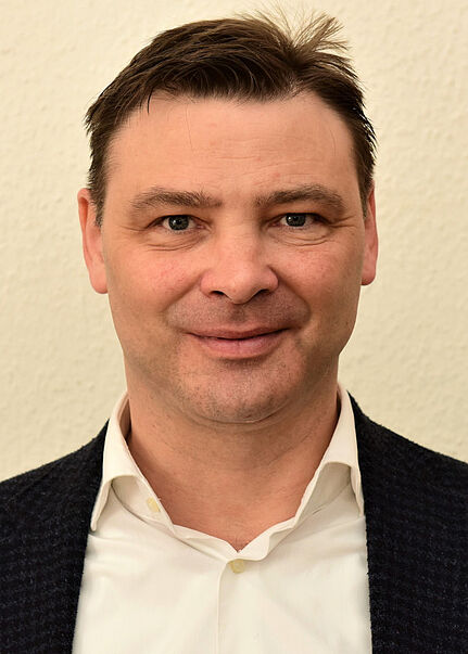Auf dem Porträtfoto ist Dr. Otto Ziehaus zu sehen. Er tritt für die LIMed Berlin an und ist Vertrauensperson der LIMed.
