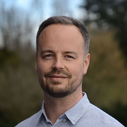 Das Porträfoto zeigt Dr. Tim Gabriel, Listenerster für den Wahlbezirk Düsseldorf.